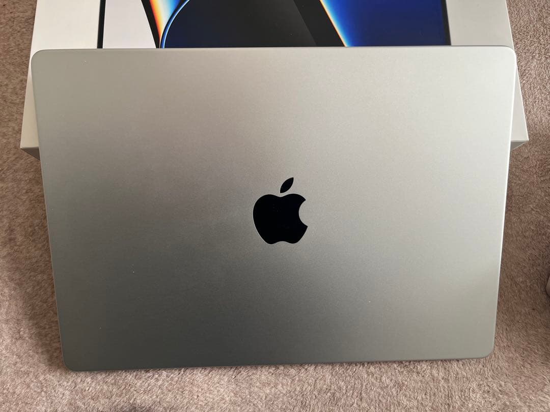 Apple MacBook Pro 14インチ　シルバー 本体