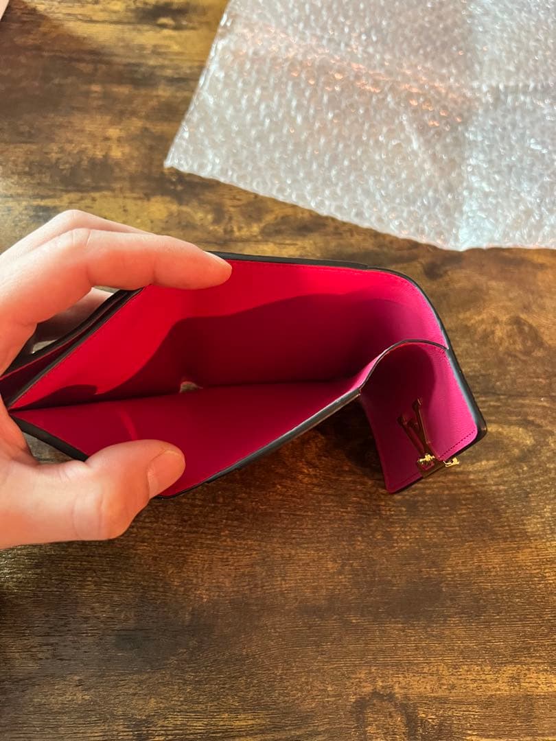 Louis Vuitton カプシーヌピンク三つ折り財布