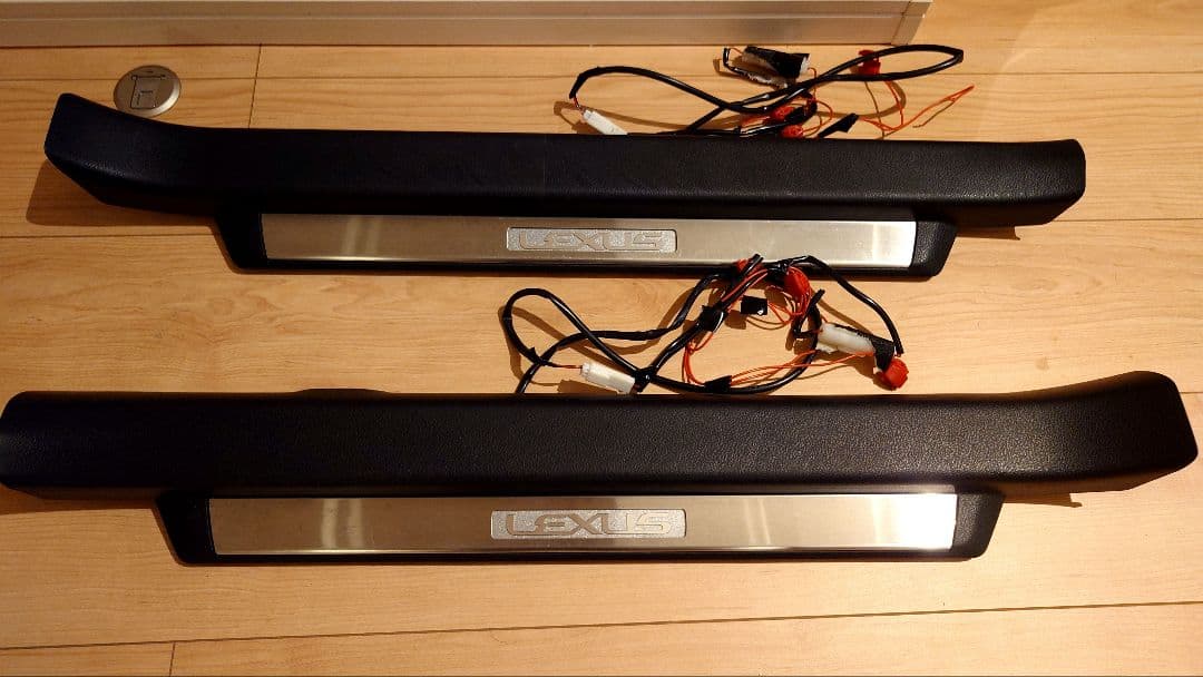 LEXUS　GS純正　スカッフイルミネーション