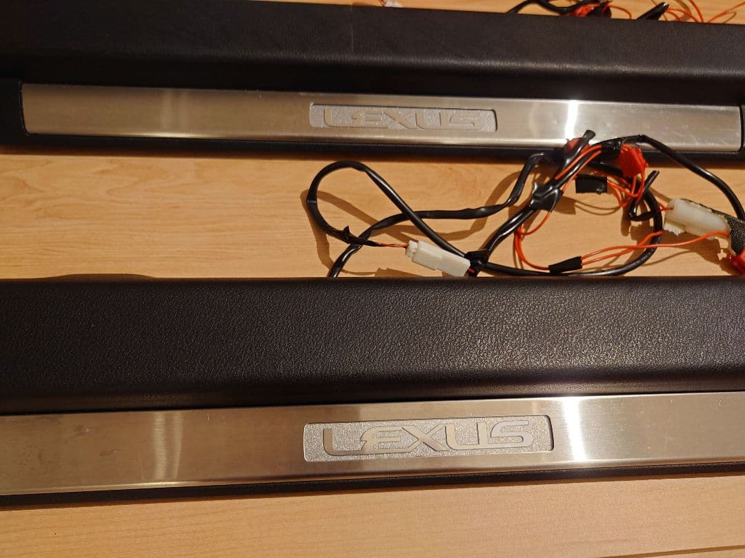 LEXUS　GS純正　スカッフイルミネーション