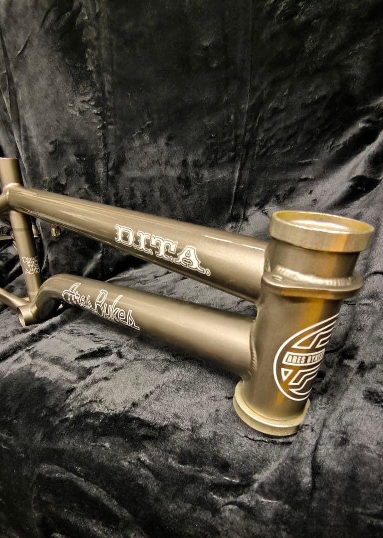 激レア！ARESのBMXフレーム 未使用保管品　早期売却希望の為、値下げ！