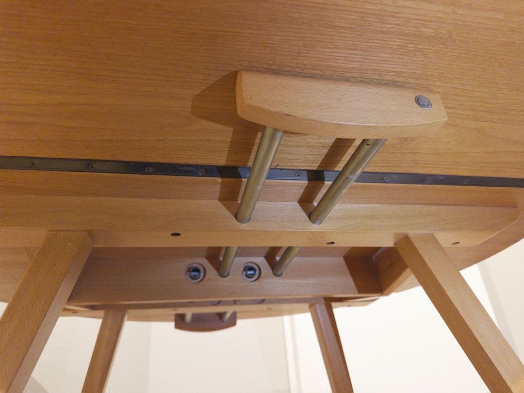 アーコール(Ercol)のドロップリーフテーブル(バタフライテーブル)