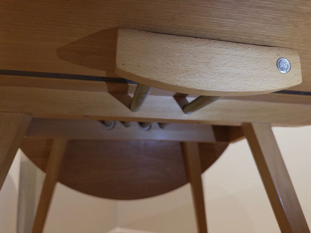 アーコール(Ercol)のドロップリーフテーブル(バタフライテーブル)