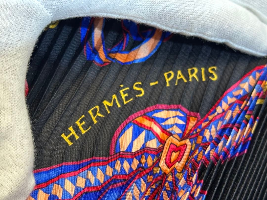 M*＊様 美品 HERMES プリーツシルクスカーフ