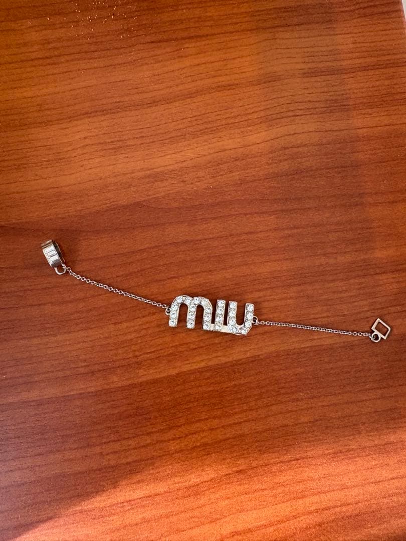 MIU MIU クリスタルロゴブレスレット