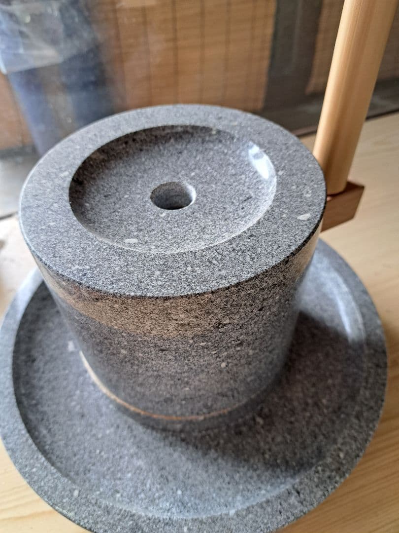 グレーの茶臼