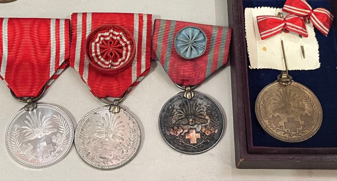 E721 勲章　従軍記章　支那事変従軍記章　紀元二千六百年祝典記念章　日本赤十字