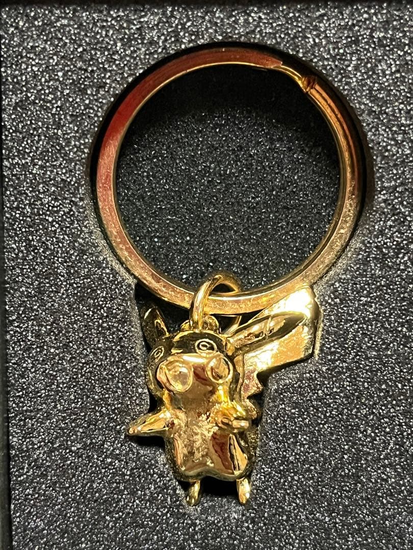 【希少・非売品】金銀メッキ ピカチュウ キーホルダーセット
