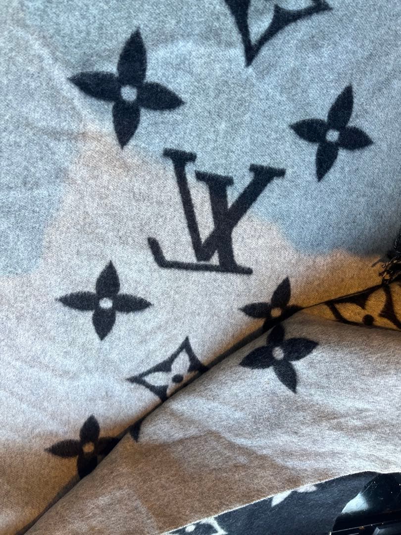 【正規品】LOUIS VUITTON ロゴ入りマフラー ブラックグレー　カシミヤ