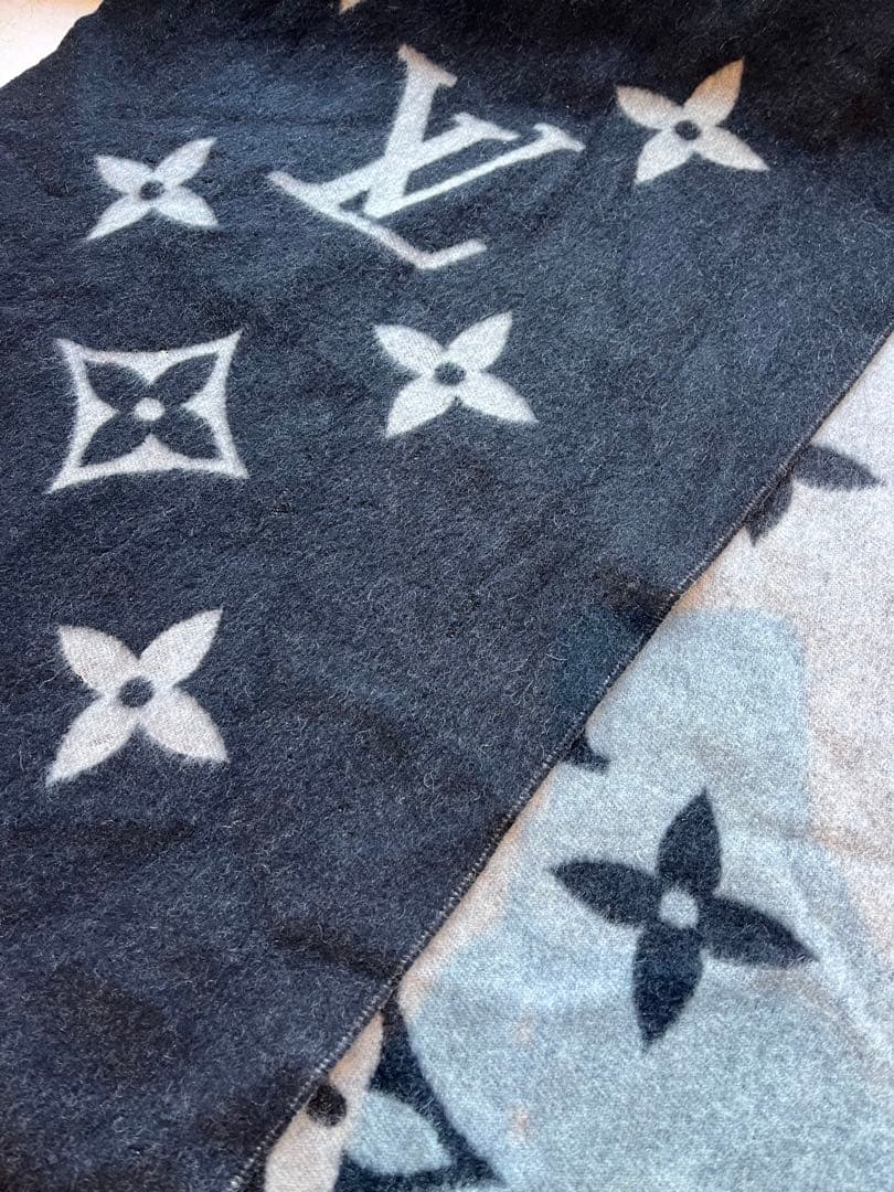 【正規品】LOUIS VUITTON ロゴ入りマフラー ブラックグレー　カシミヤ