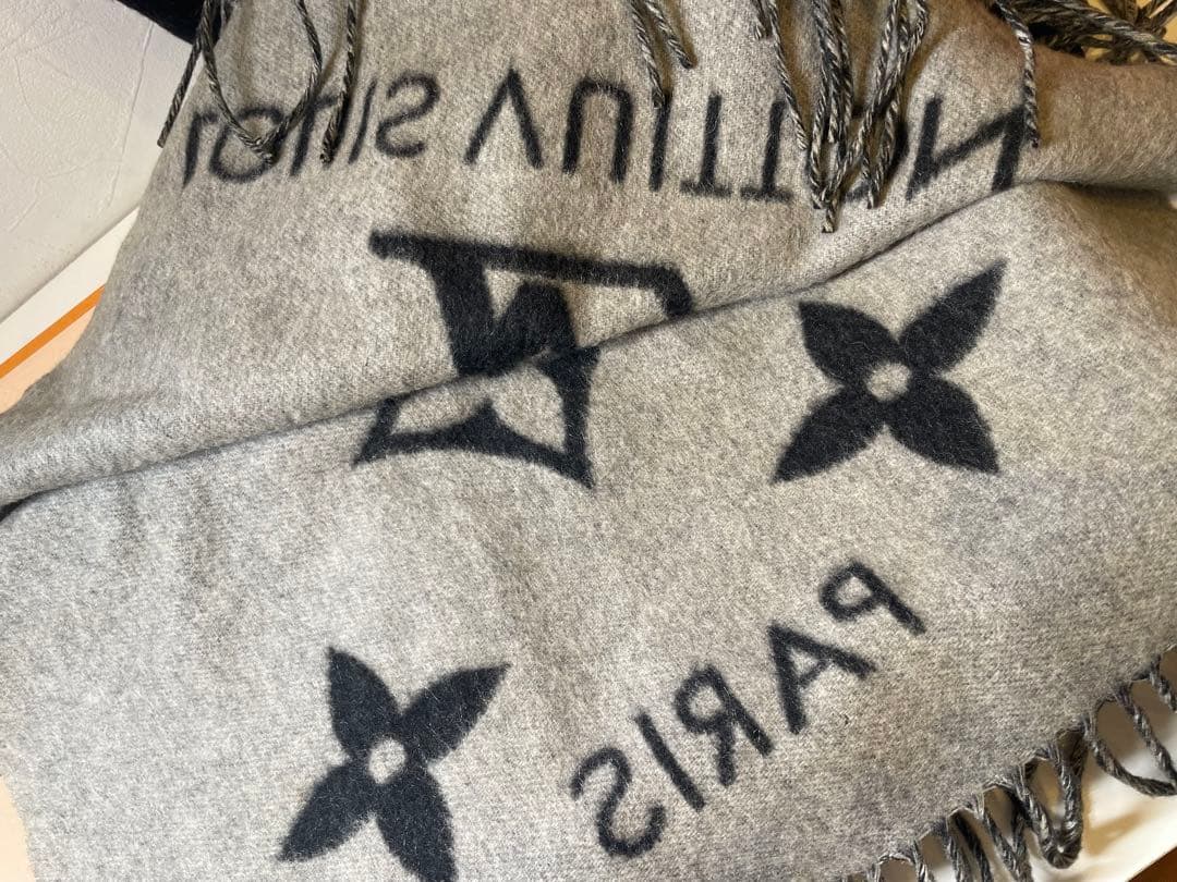 【正規品】LOUIS VUITTON ロゴ入りマフラー ブラックグレー　カシミヤ
