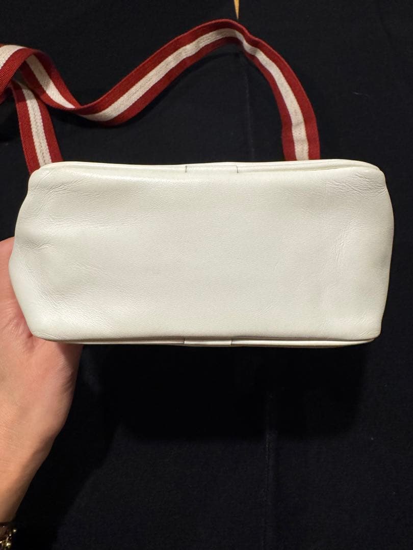 BALLY ショルダーバッグ（白）