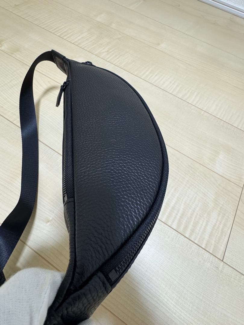 HushTug ハッシュタグ カーブドボディバッグ ブラック 姫路レザー