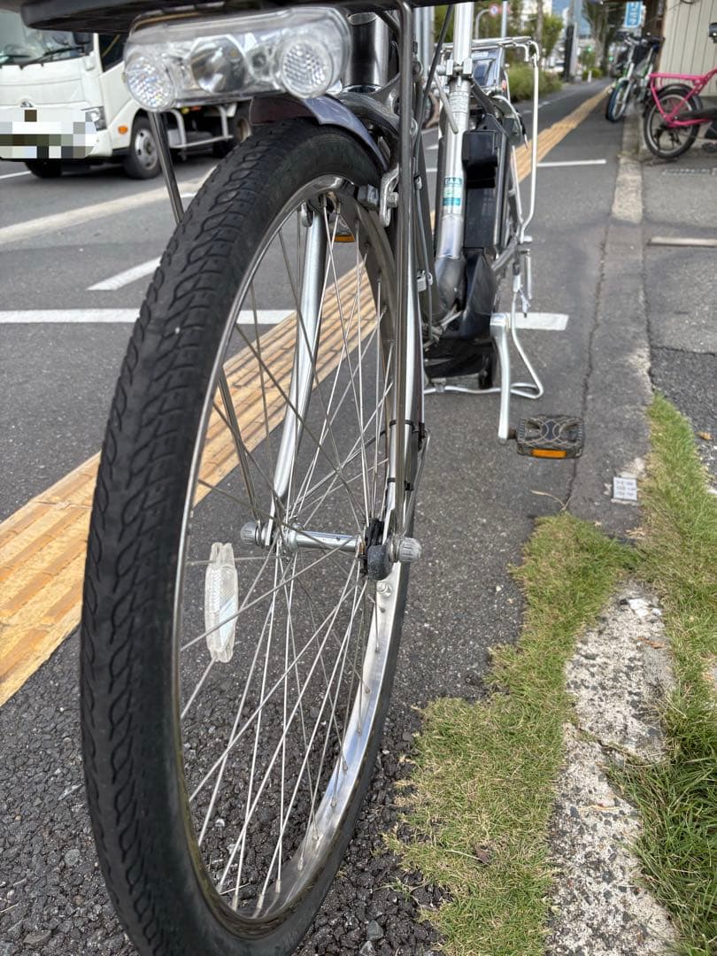 中古24インチブリヂストン電動アシスト自転車　8.7Ah 大阪　012番