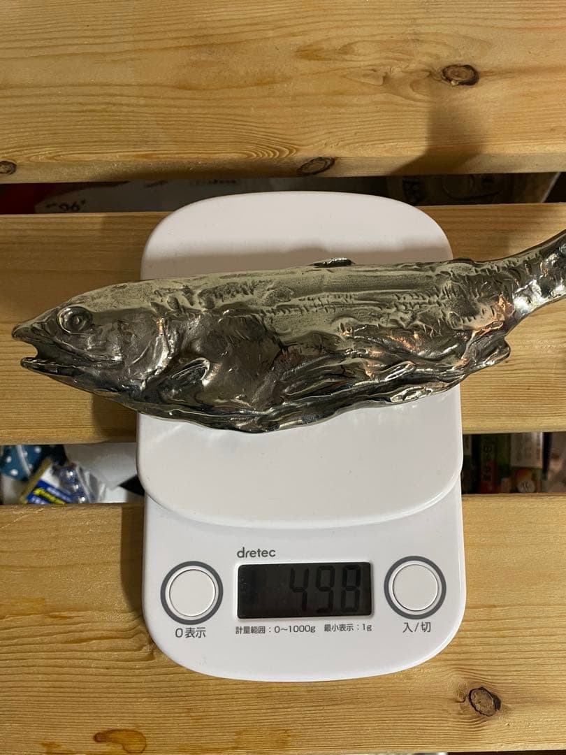 銀色の魚　 魚　 文鎮　 ペーパーウェイト　 シルバー カラー　 銀色