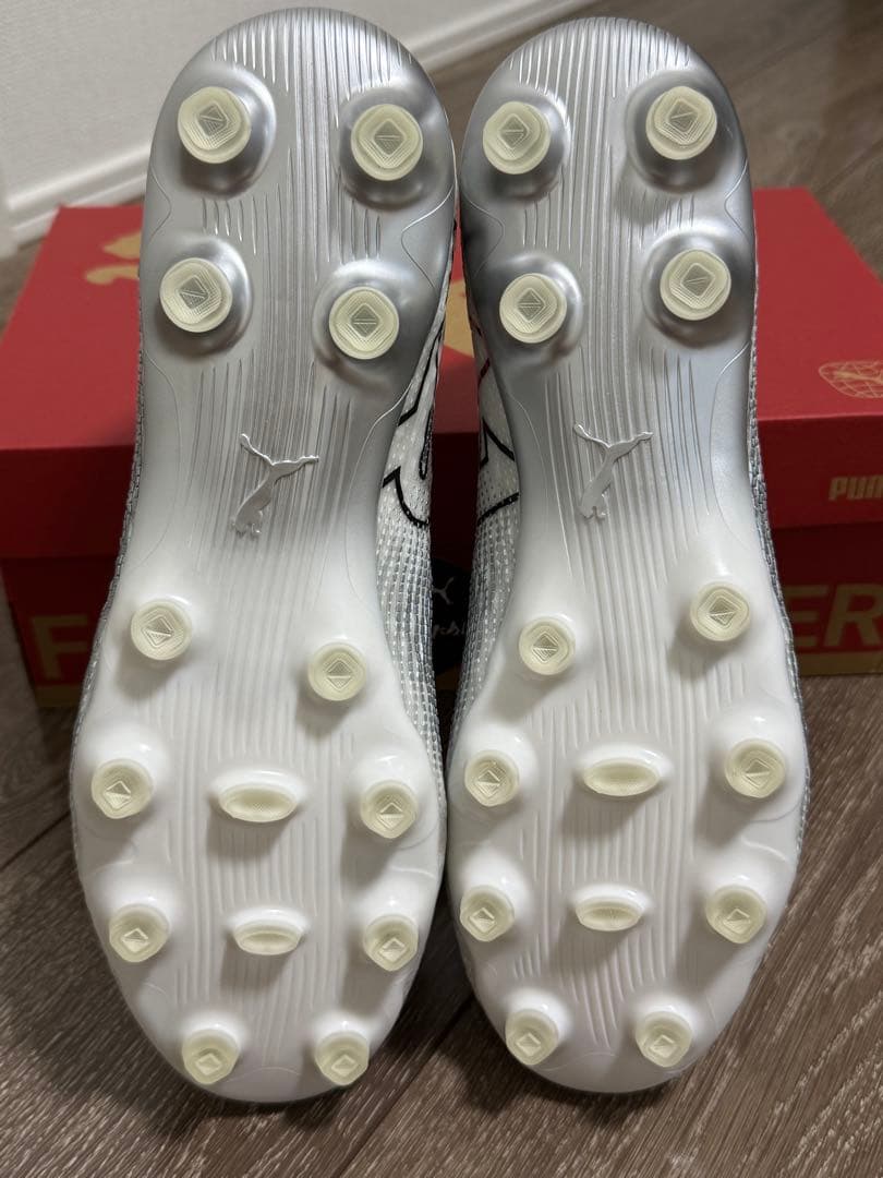 新品 プーマ スパイク FUTURE 7 ULTIMATE HG/AG 26.5