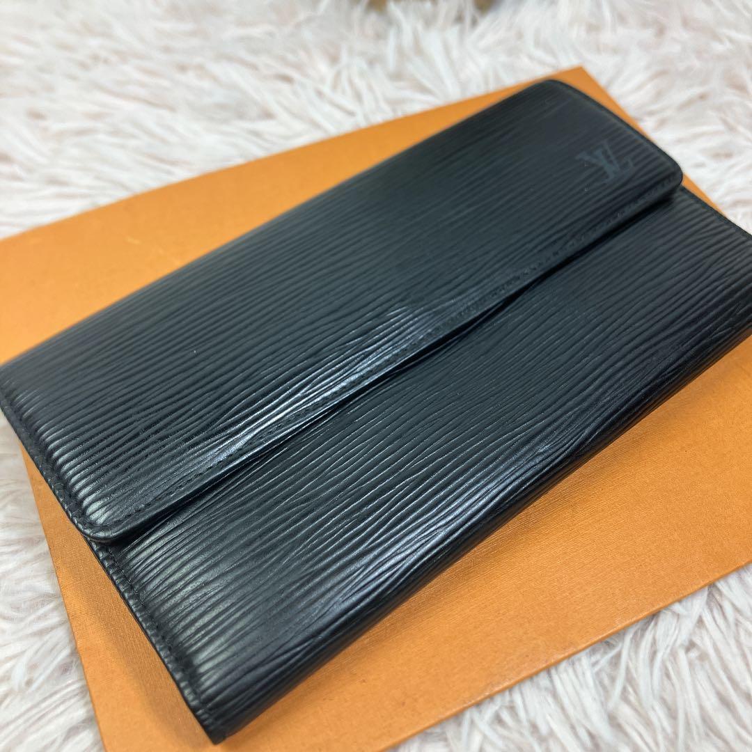 美品 ルイヴィトン エピ ポルト トレゾール インターナショナル 黒 長財布