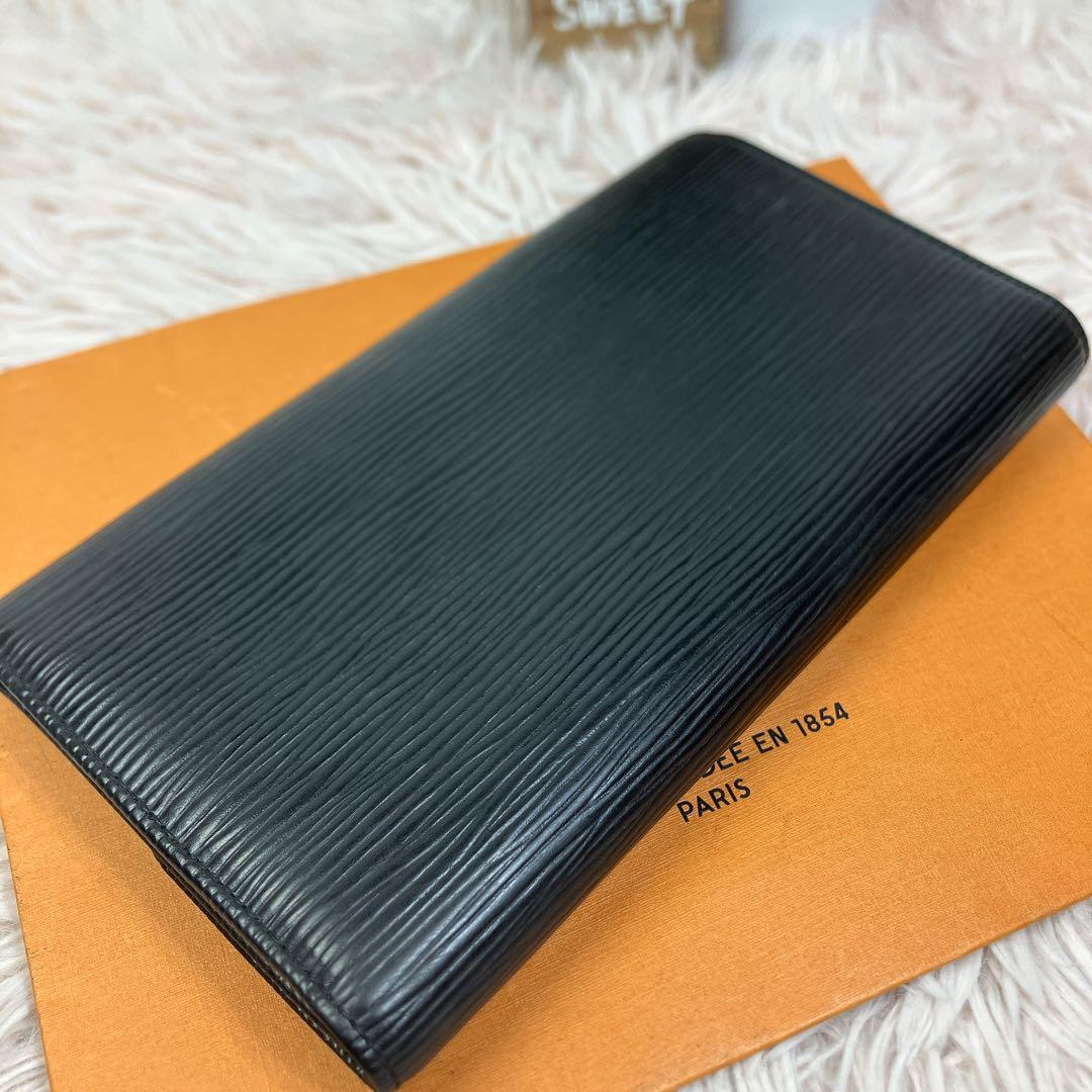 美品 ルイヴィトン エピ ポルト トレゾール インターナショナル 黒 長財布