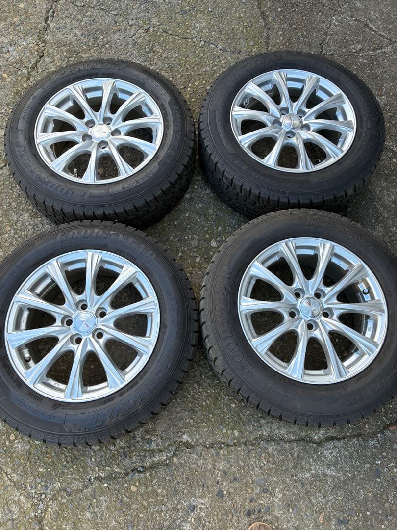 送料込　バリ山　プリウス　15インチ　スタッドレス　100 5穴　+40 6.5