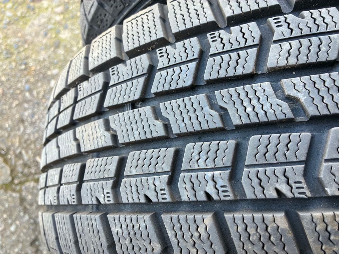送料込　バリ山　プリウス　15インチ　スタッドレス　100 5穴　+40 6.5
