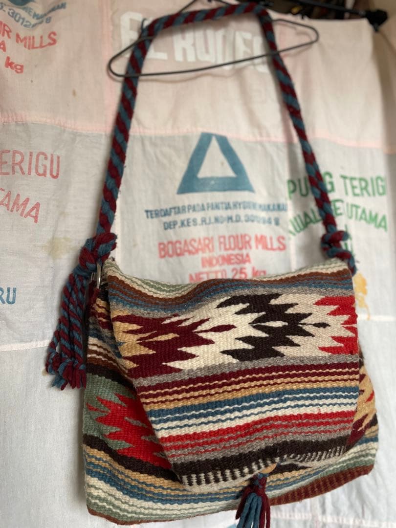 BEAMS CHAMULA / ウール製ボディBAG