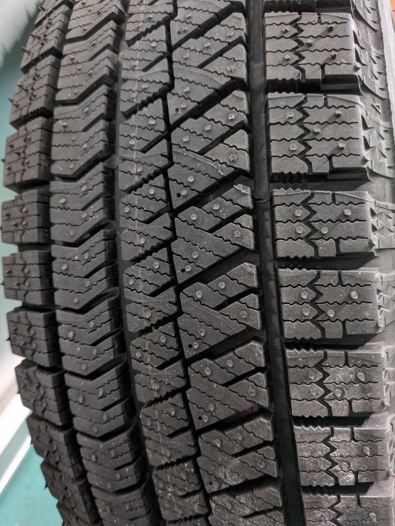 185/65R15　スタッドレスタイヤ　1本売り　VRX2