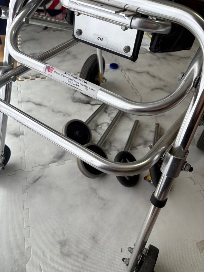 ②PCW歩行器　W1B ジュニア用　背もたれクッション付 屋外用&室内用タイヤ有