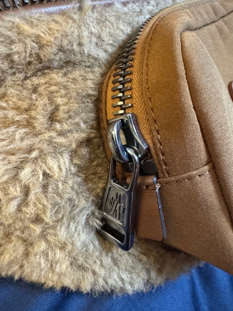 モンクレール　ボディバック　新品　男女　希少