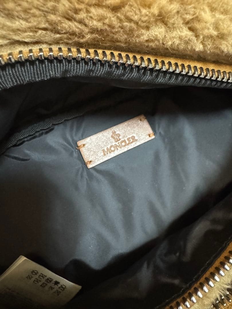 モンクレール　ボディバック　新品　男女　希少