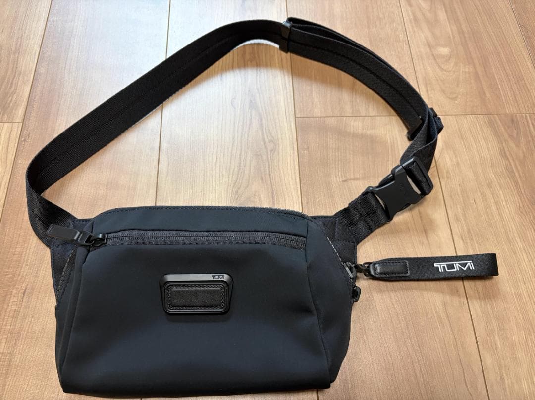 TUMI スリムスリングボディバッグ ブラック