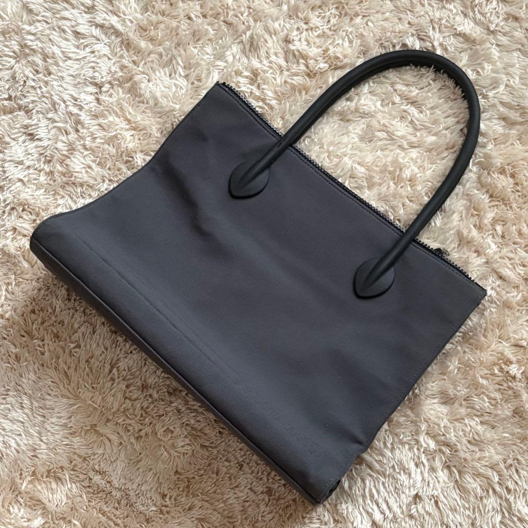 【希少】MIUMIU トートバッグ archive A4収納 ロゴ エンボス