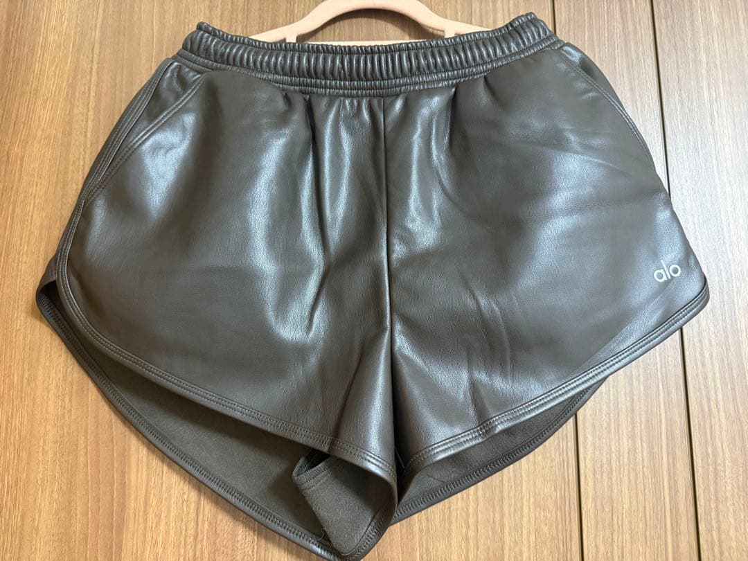 alo ダークブラウン レザー調　ジャケット　ショートパンツ　セットアップ