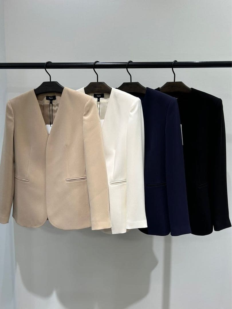 theory Classic Crepe パンツスーツ　ベージュ　サイズ2、4