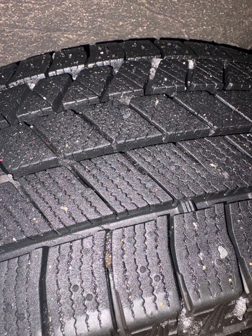 高年式　ブリジストン　195/65R15 スタッドレス　ホイール付き　VRX3