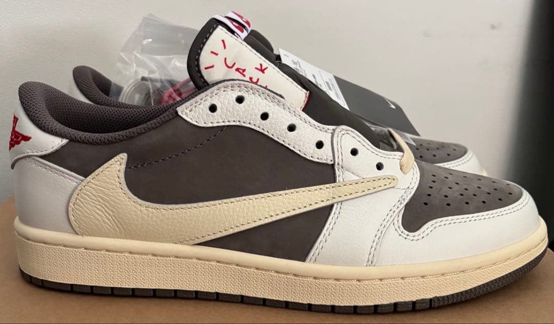 Travis Scott × Nike AJ1Low Reverse Mocha