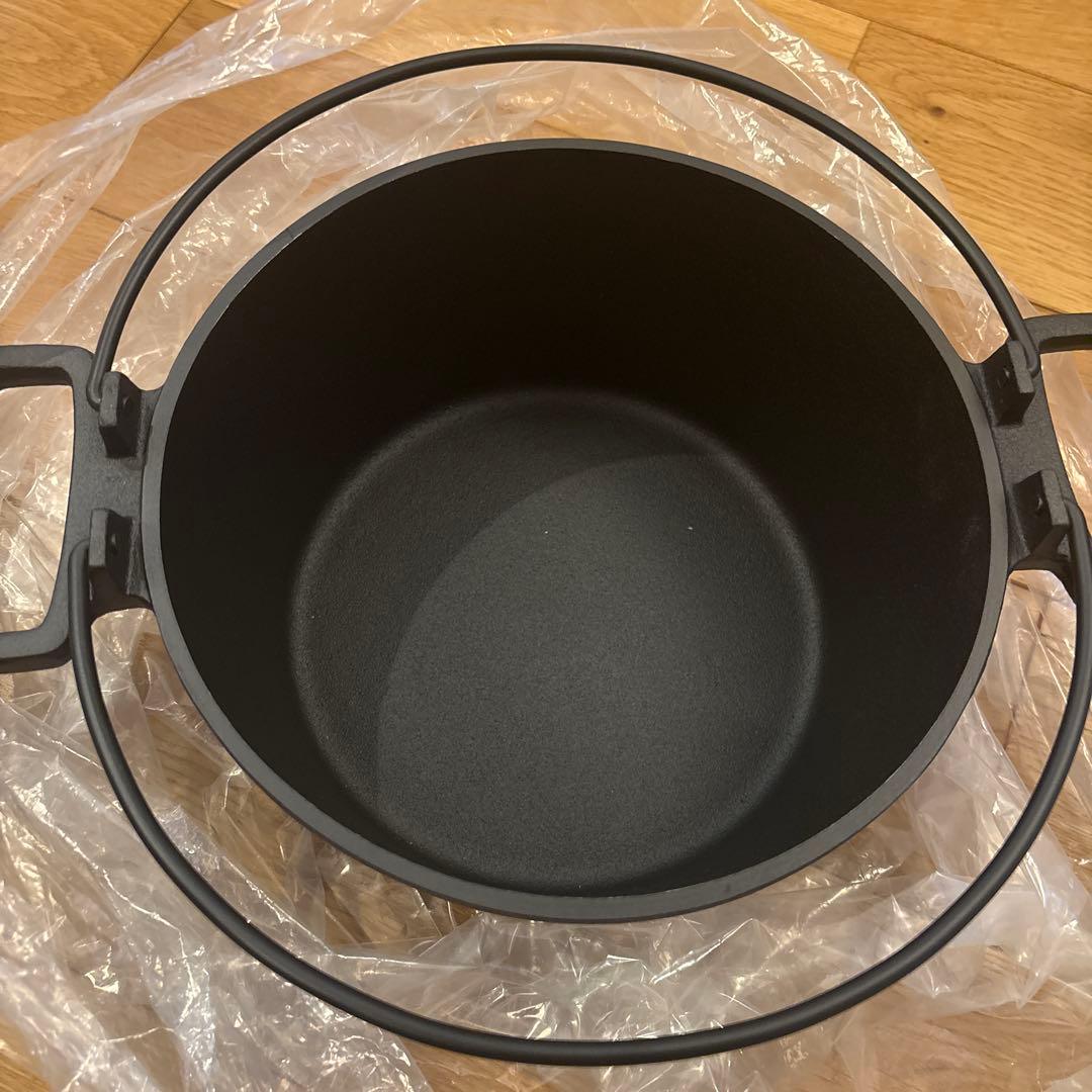 【新品】定価33,000 OIGEN 鋳鉄鍋 蓋付き 直径22cm キャンプ