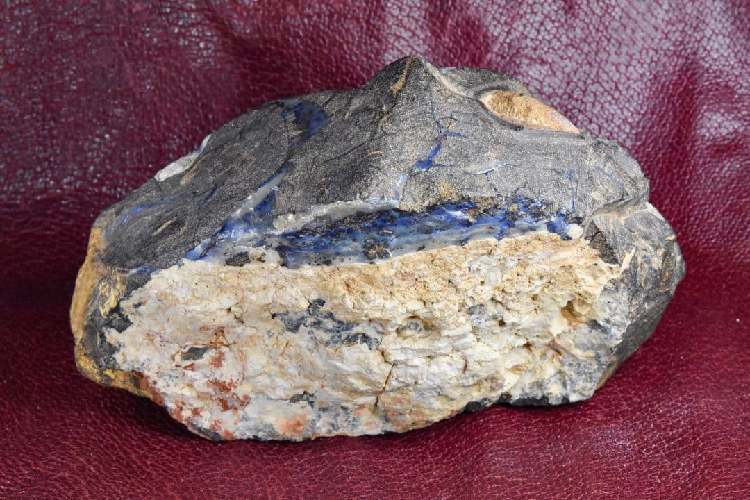 大き目 ボルダーオパール原石2140g