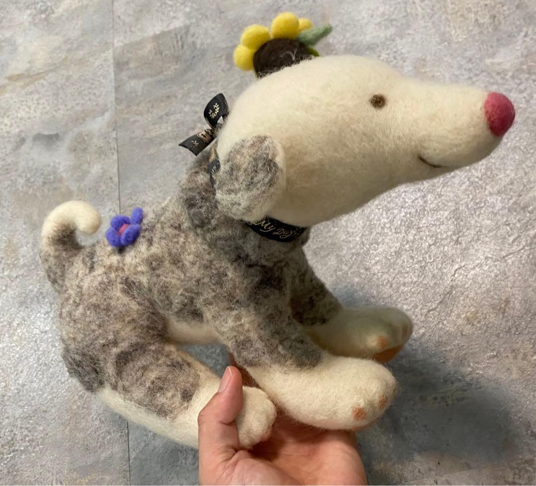 羊毛フェルト　わんちゃん　大きめ
