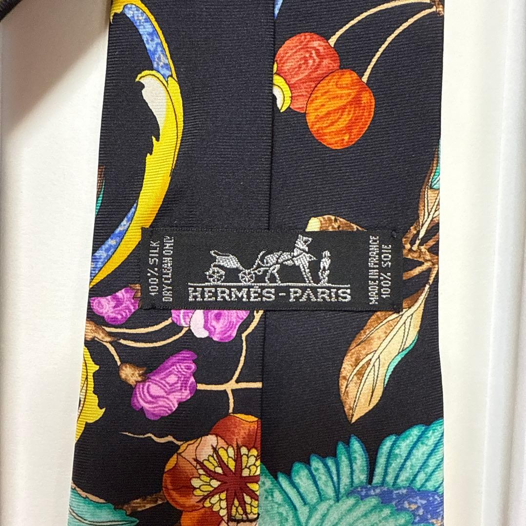 極美品　エルメス　ネクタイ　黒　花柄フラワー　シルク　派手、ジバンシィ　二本