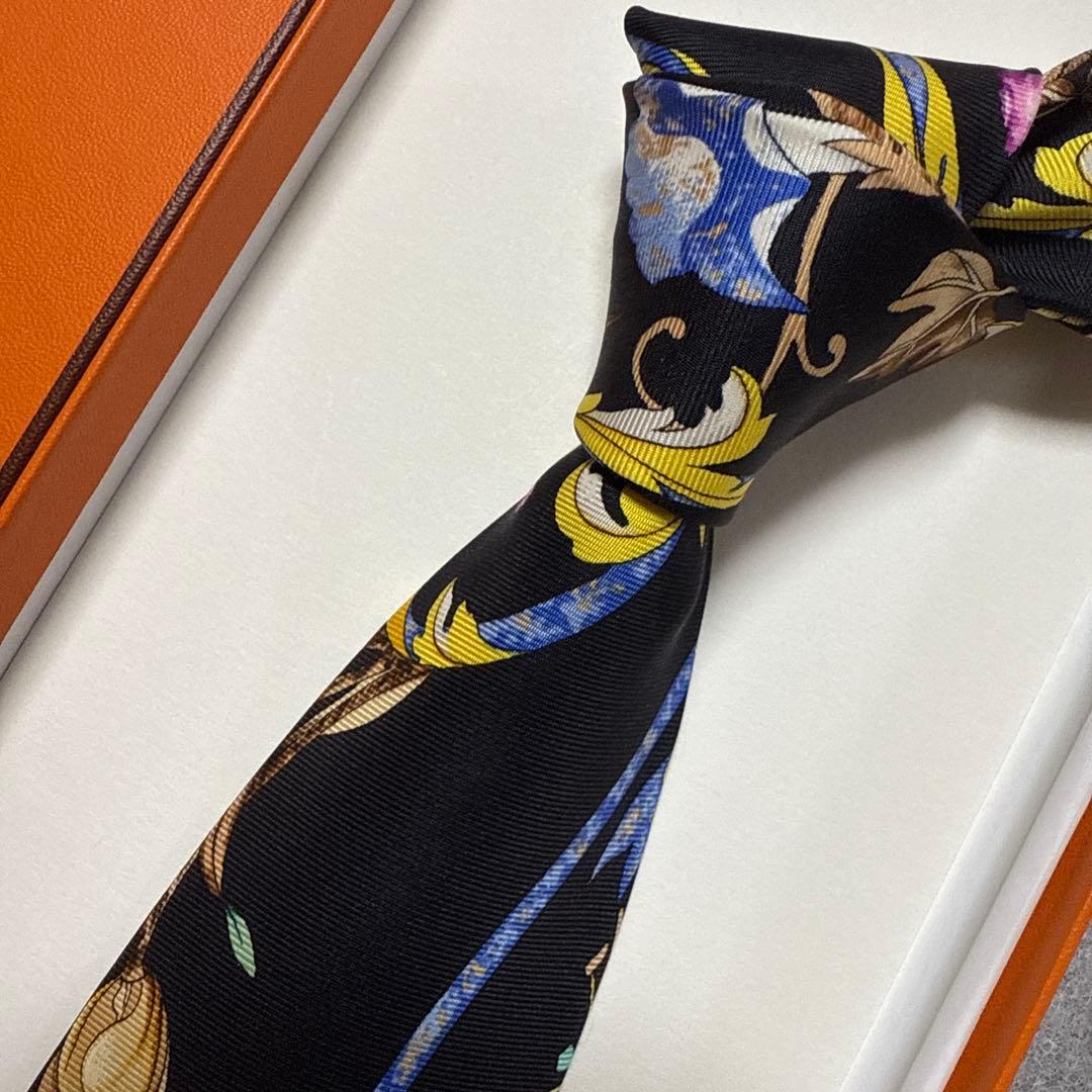 極美品　エルメス　ネクタイ　黒　花柄フラワー　シルク　派手、ジバンシィ　二本