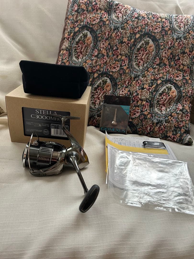 22ステラ C3000MHG スピニングリール おまけ付き