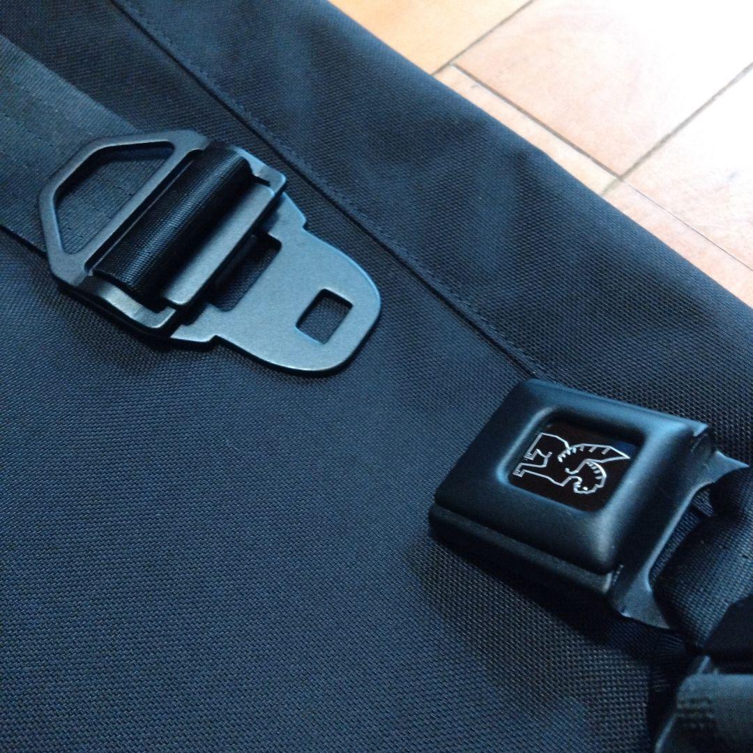 CHROME メッセンジャーバッグ 黒/灰（反射モデル）極上