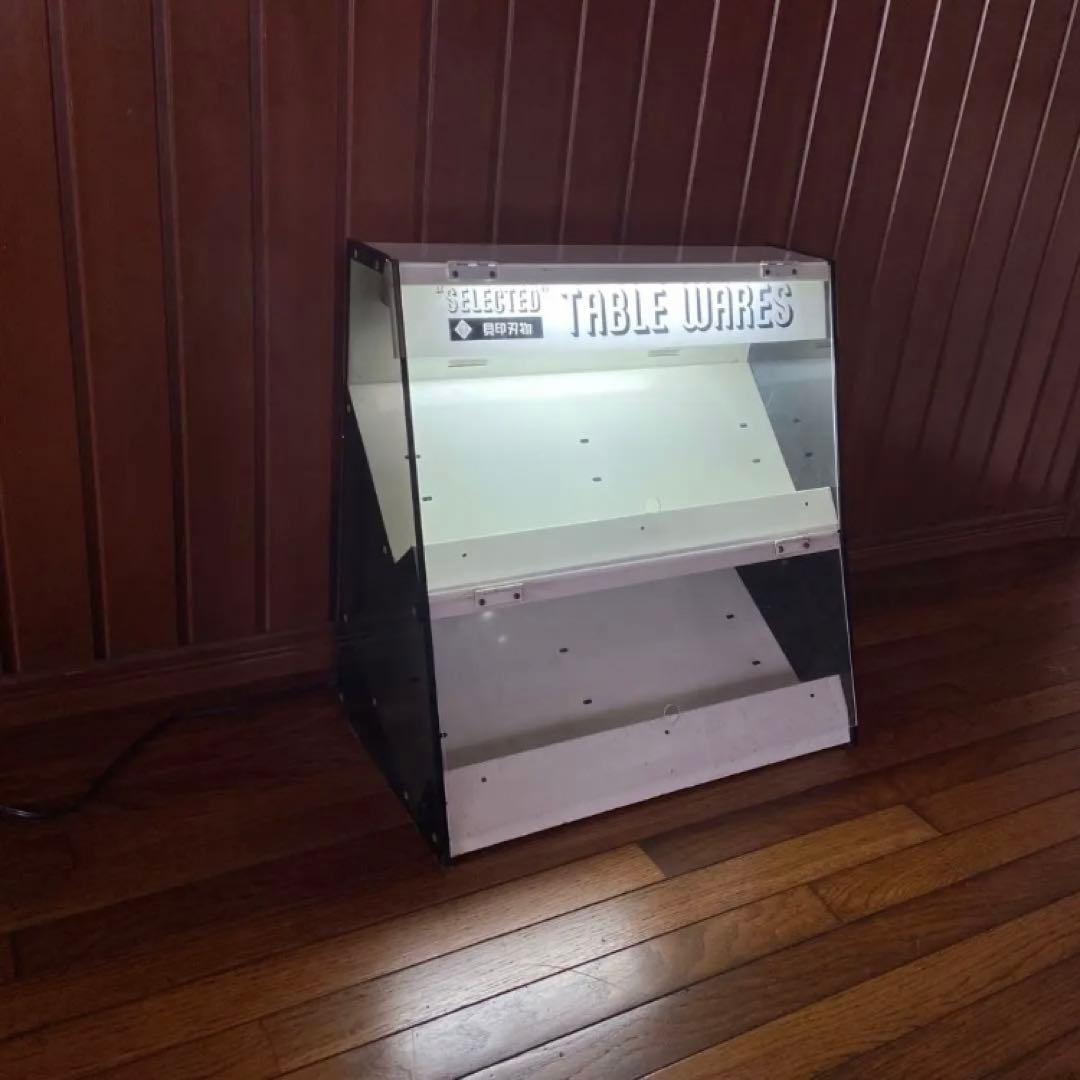 貝印　店舗什器　テーブルウェア　ショーケース　照明付き　点灯します