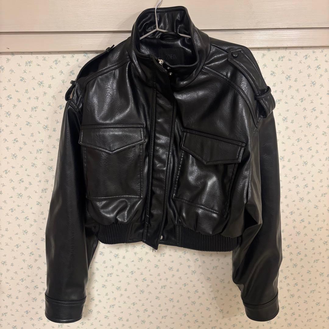ZARA ストラップ付きフェイクレザージャケット
