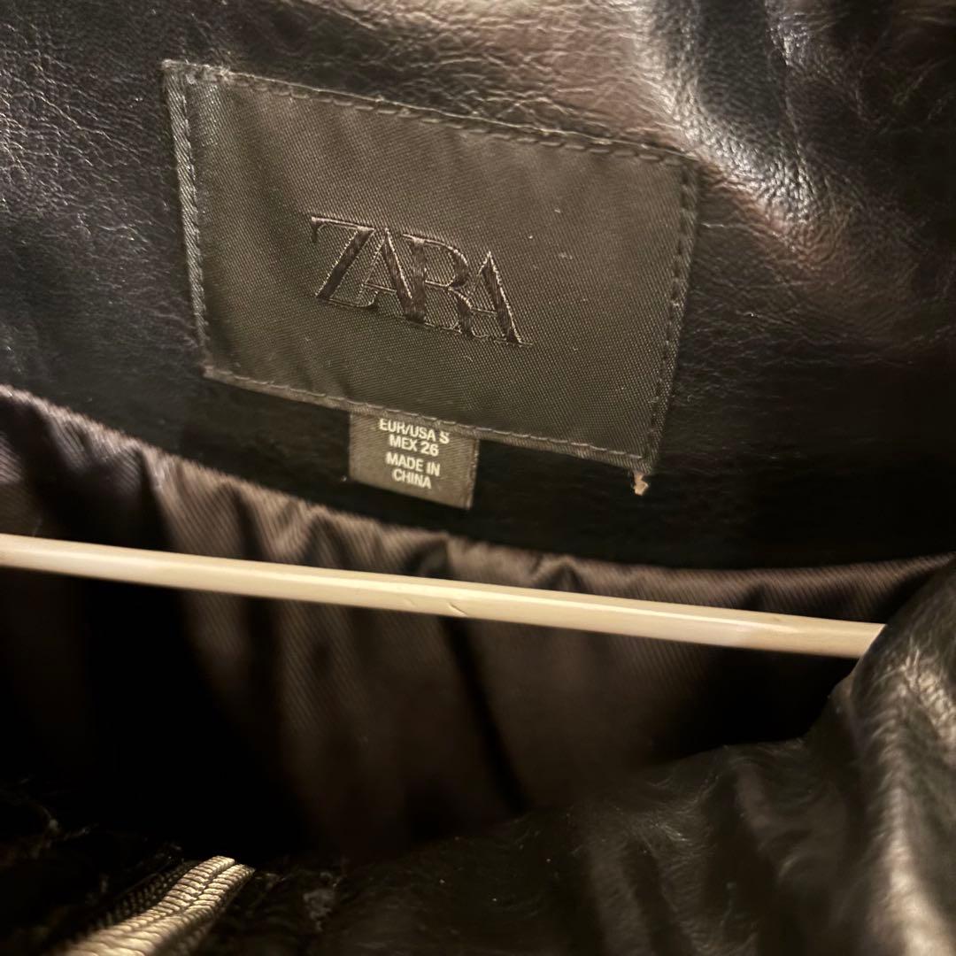 ZARA ストラップ付きフェイクレザージャケット