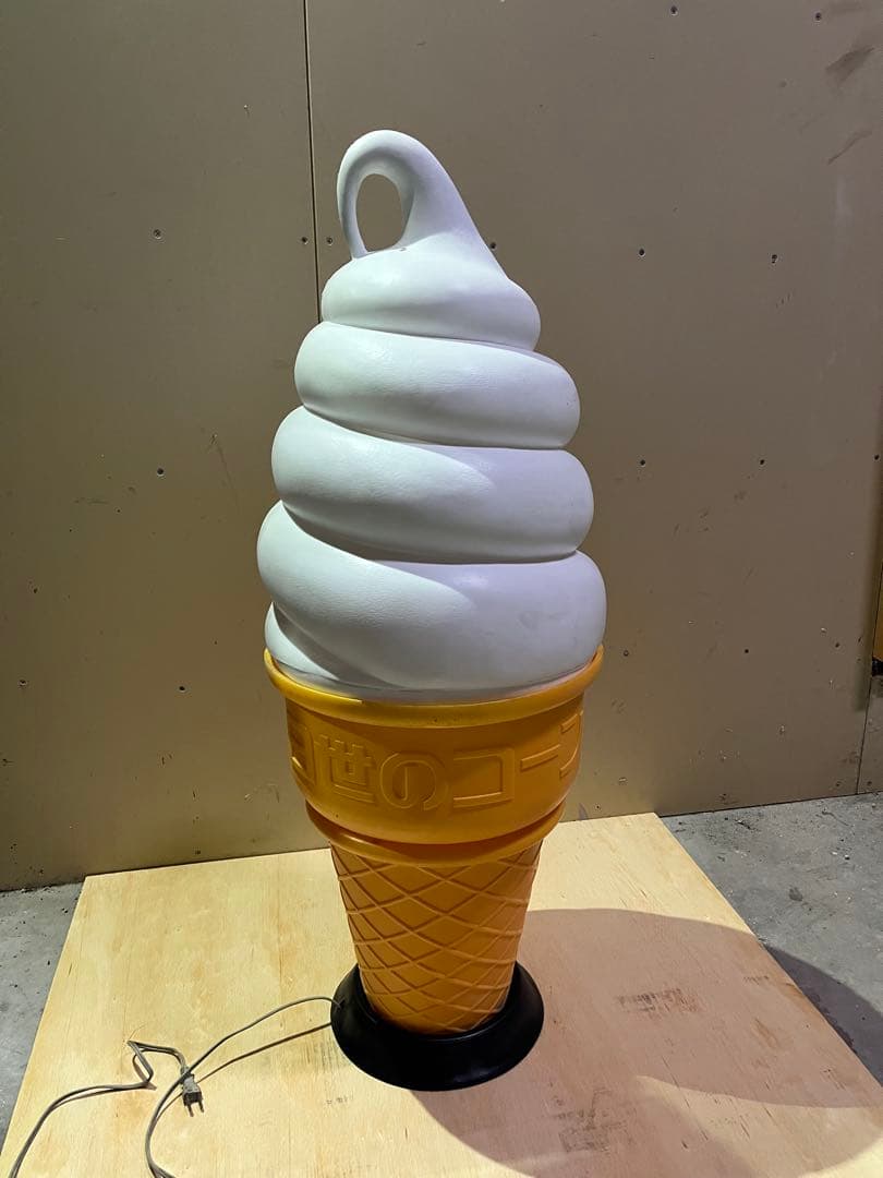 日世　ソフトクリーム　置物