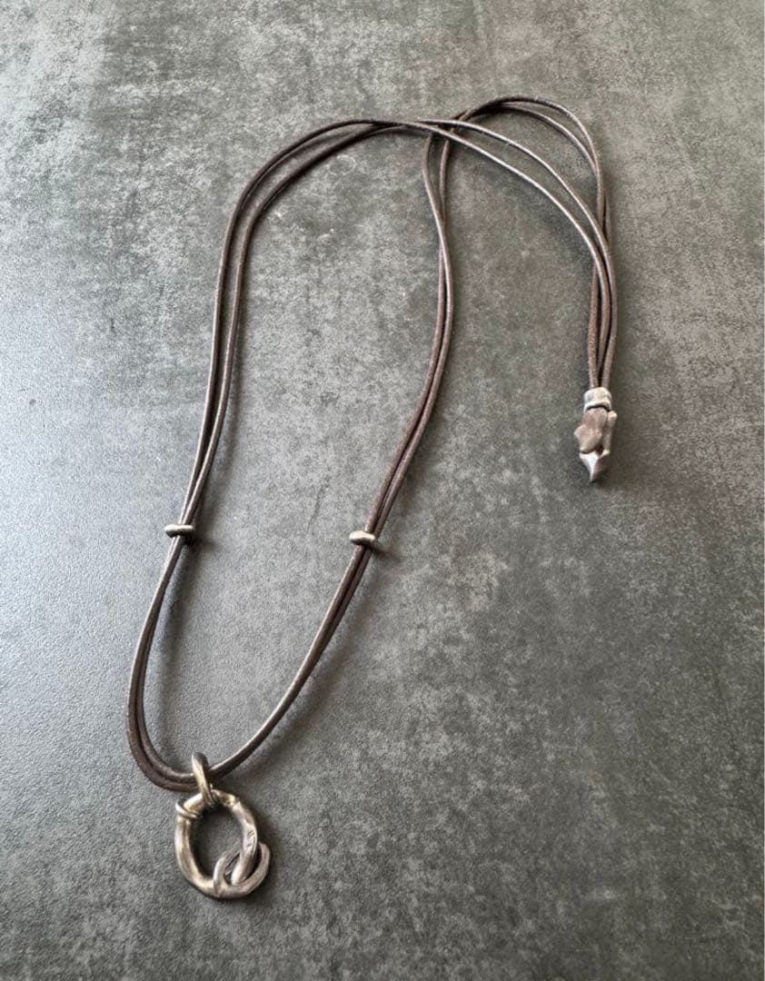 STRONG VOID LEATHER NECKLACE SILVER　Ours