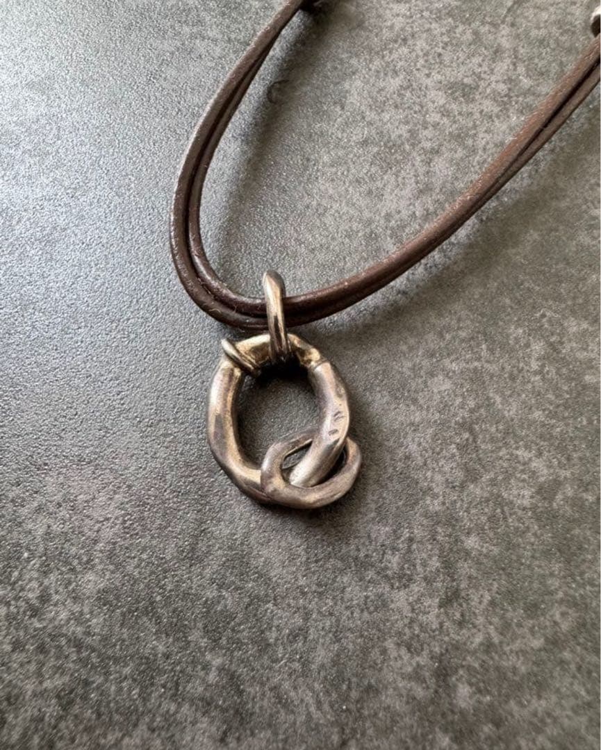 STRONG VOID LEATHER NECKLACE SILVER　Ours