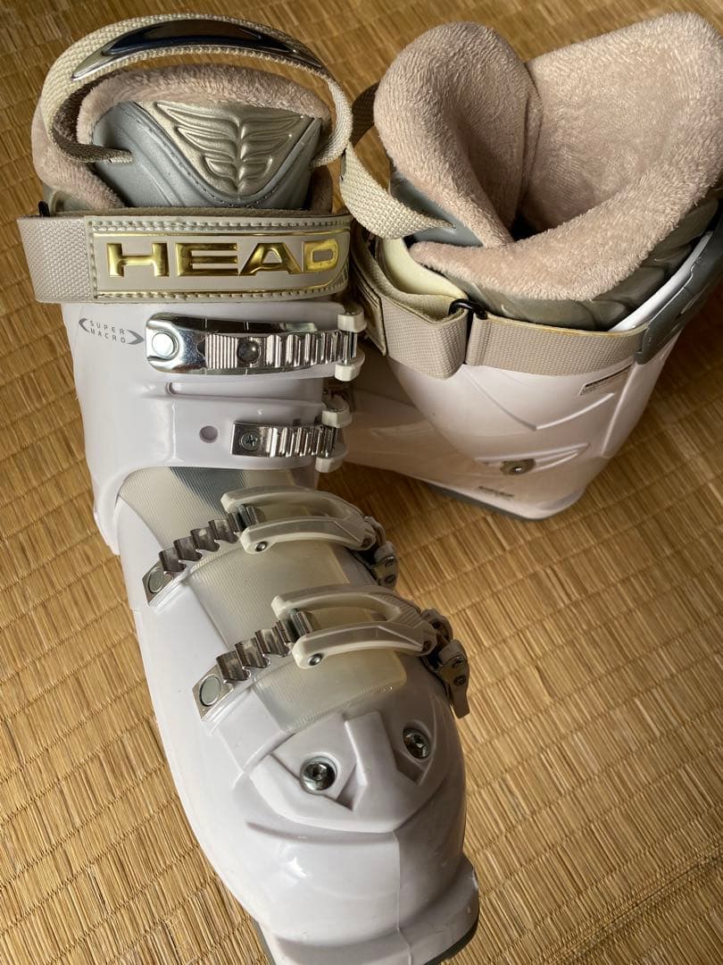 Völkl のスキーとHEADのスキー靴のセットレディース用（ストック付き）
