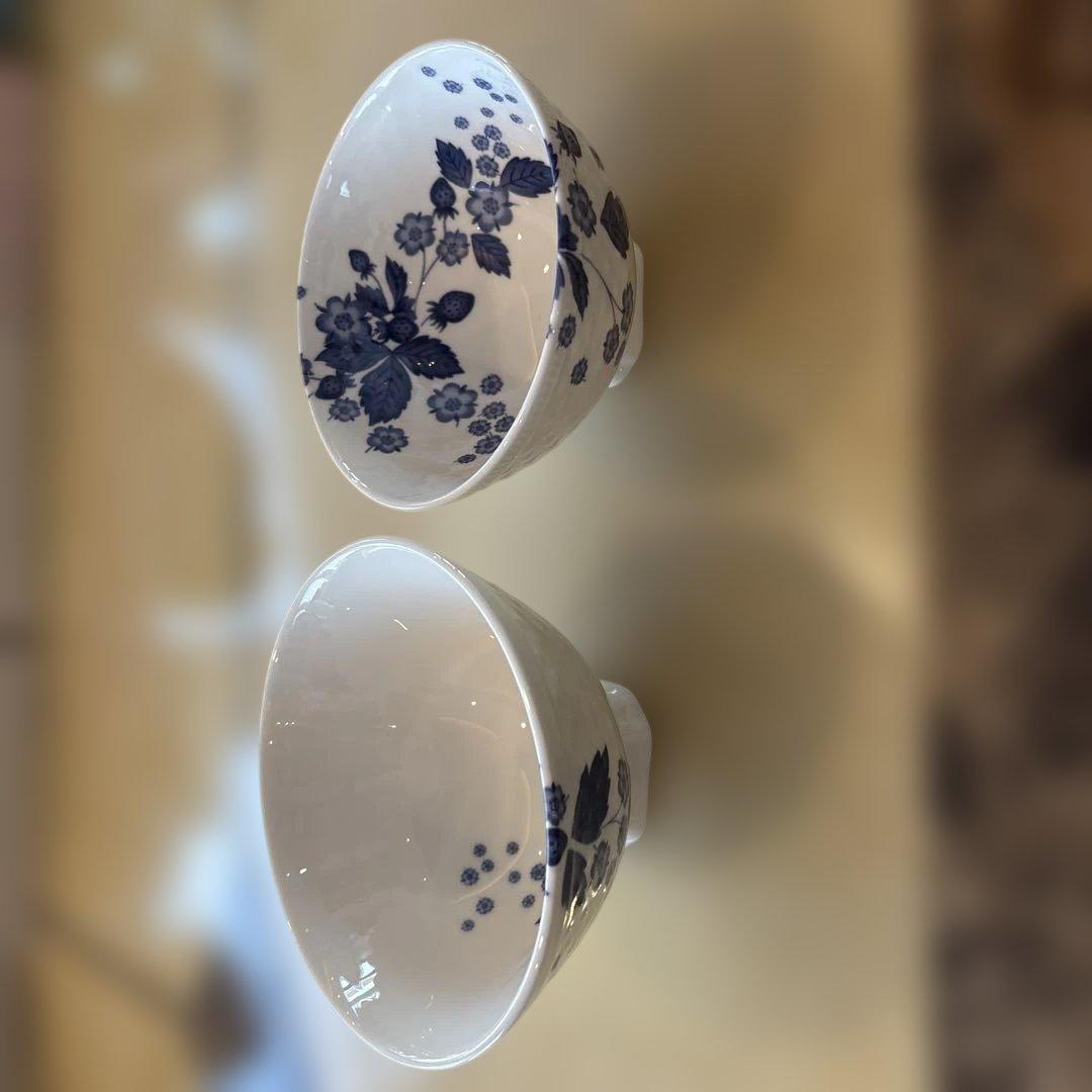 青い花柄の食器セット 6点